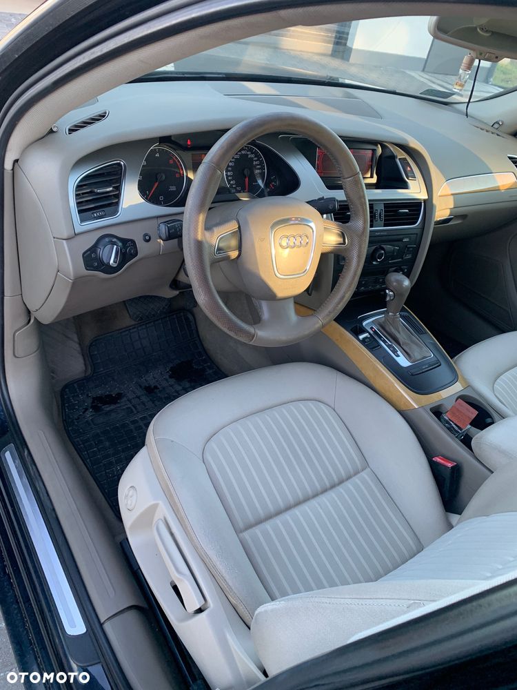 Audi A4 Limousine - 5