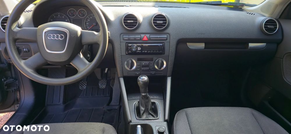 Audi A3 Sportback 1.6 Ambition - 12