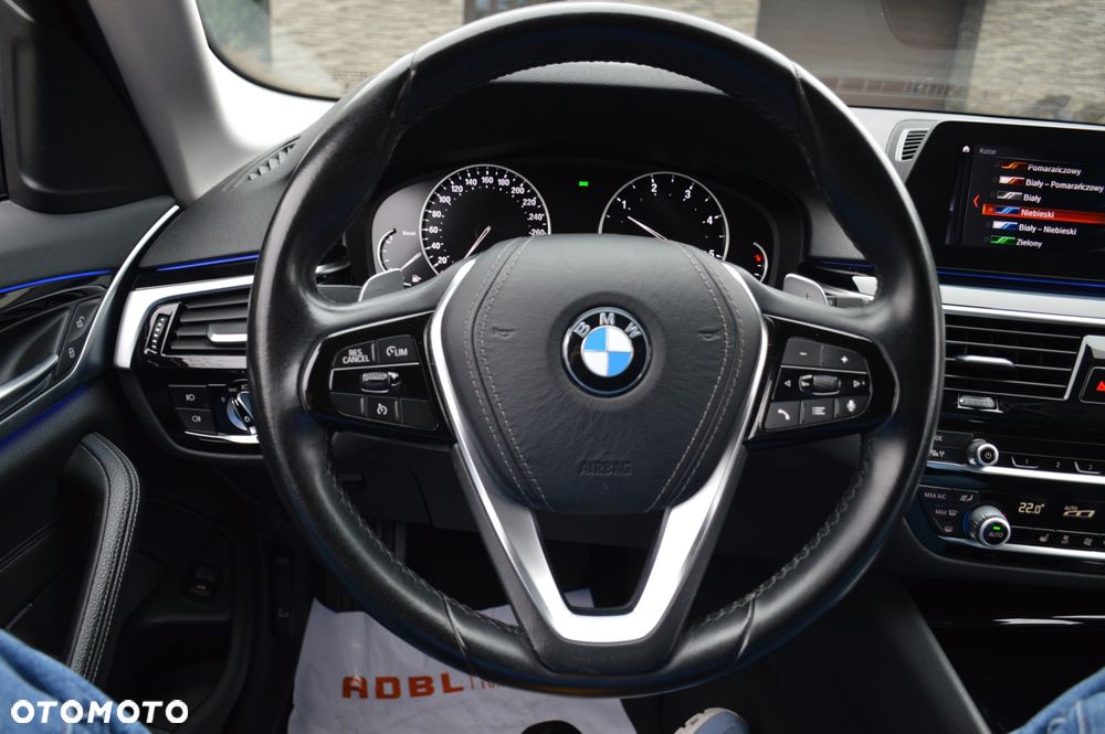 BMW Seria 5 520d xDrive Sport Line sport - 28