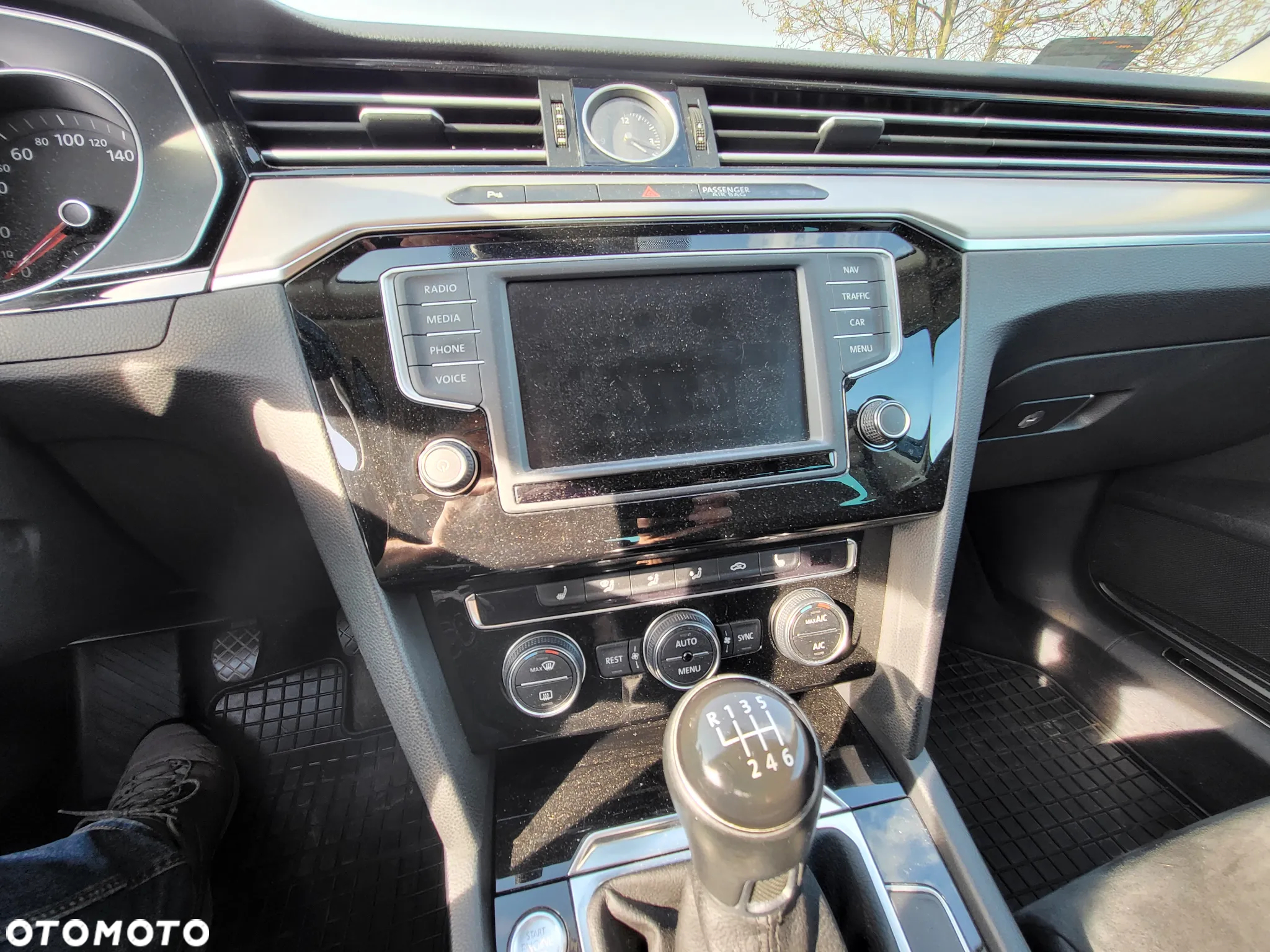 Volkswagen Passat 2.0 TDI SCR Highline - 14