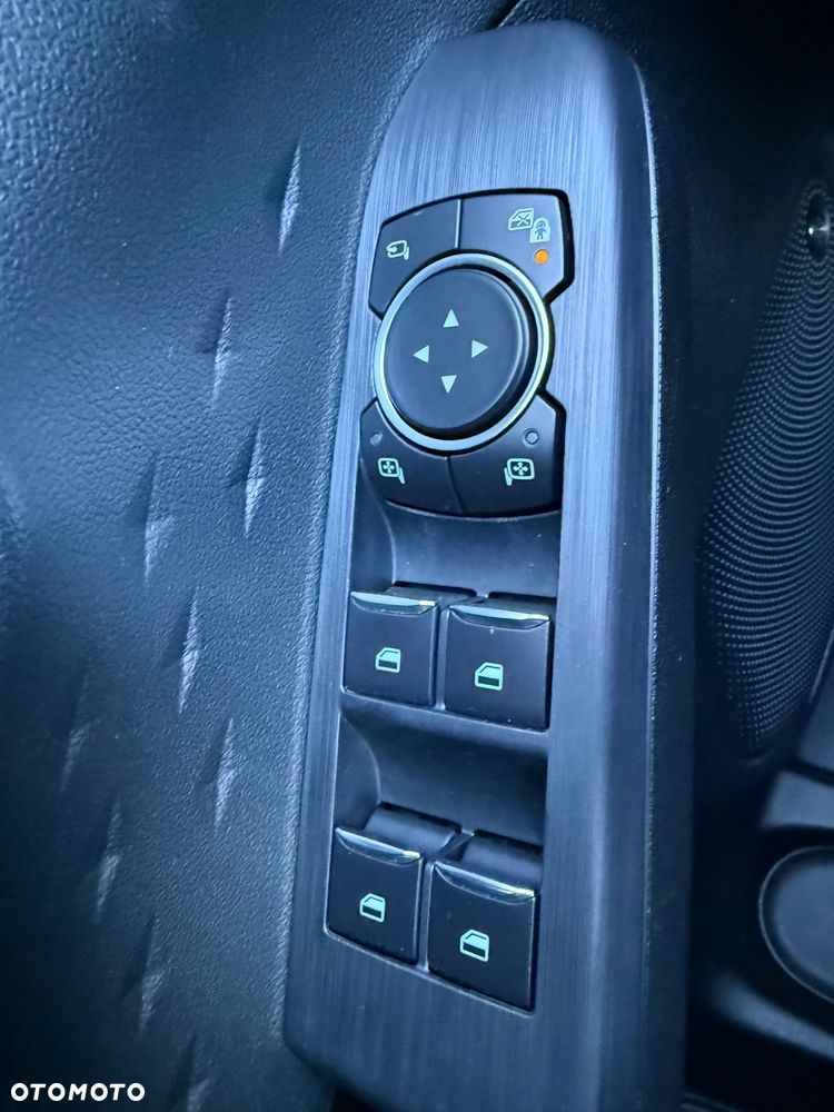 Ford Kuga 2.0 EcoBlue Hybrid ST-LINE X - 28