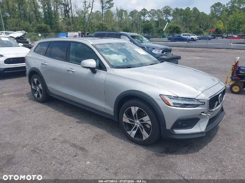 Volvo V60 Cross Country B5 B AWD Plus - 2