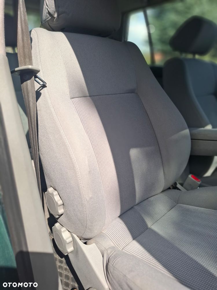 Volkswagen Golf 1.9 TDI Highline - 17