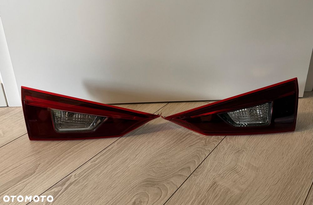 MAZDA 3 Lampa tylna Prawa i Lewa w klapę B45A-513F0/  B45A-513G0