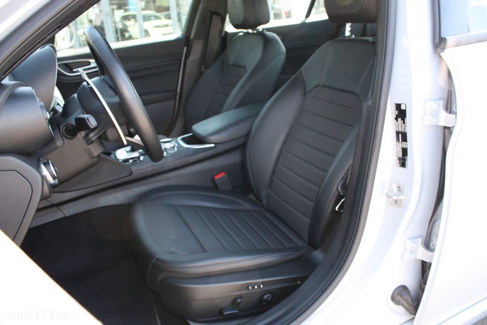 Alfa Romeo Giulia - 14