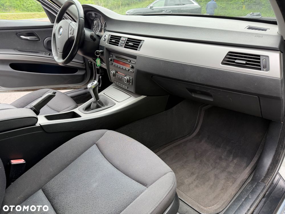 BMW Seria 3 318i Edition Exclusive - 12