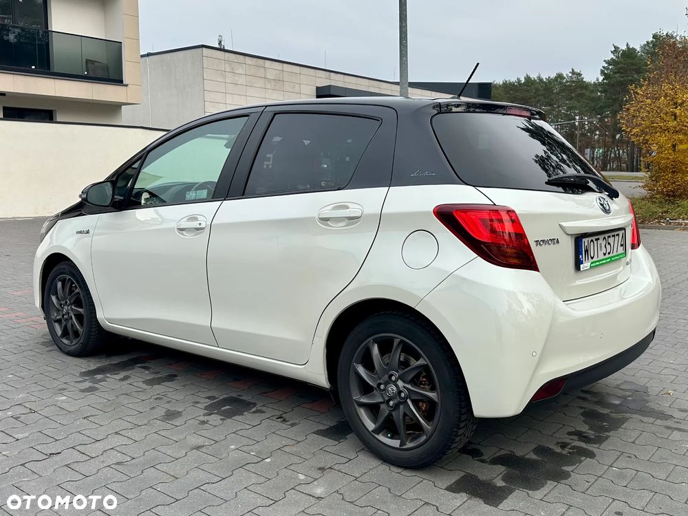 Toyota Yaris Hybrid 100 Selection Pure - 5