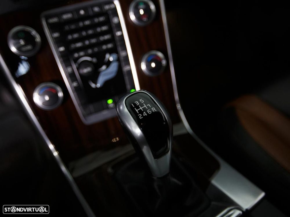 Volvo V60 Cross Country - 16