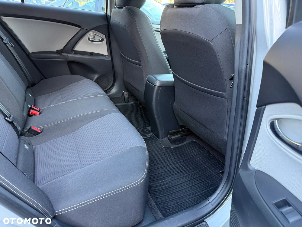 Toyota Avensis 2.0 D-4D Premium - 21