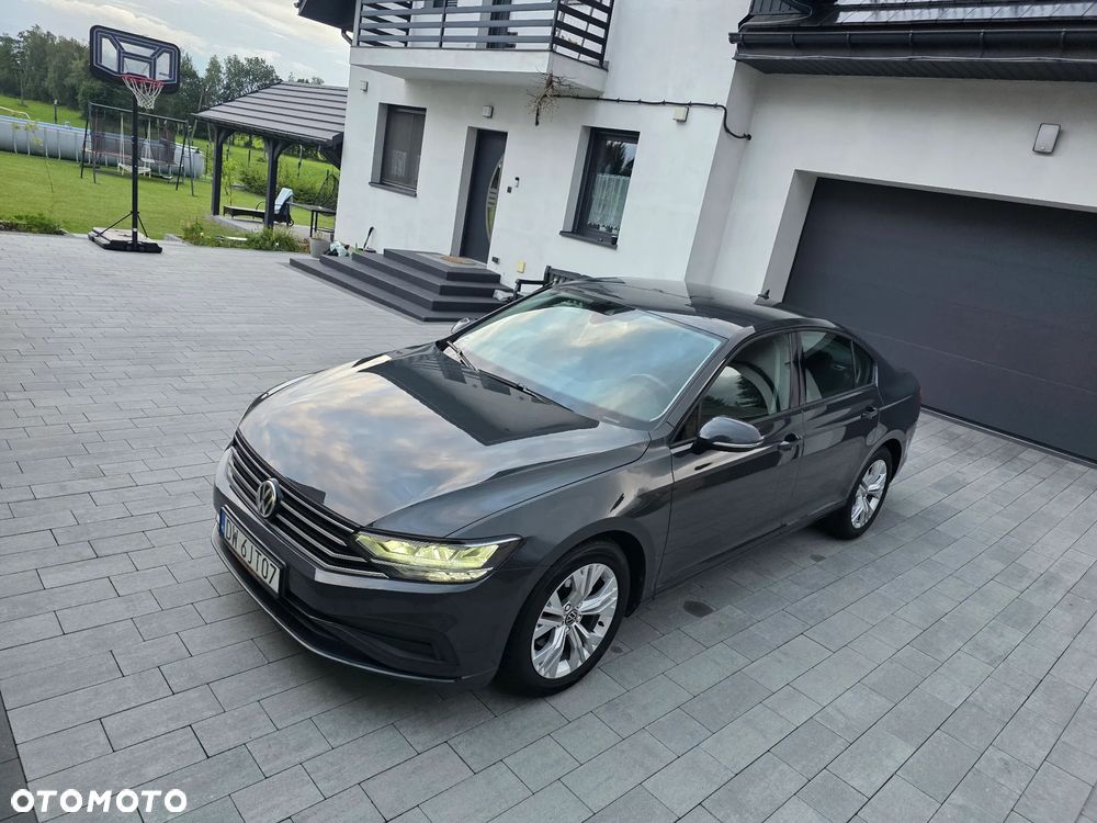 Volkswagen Passat - 2