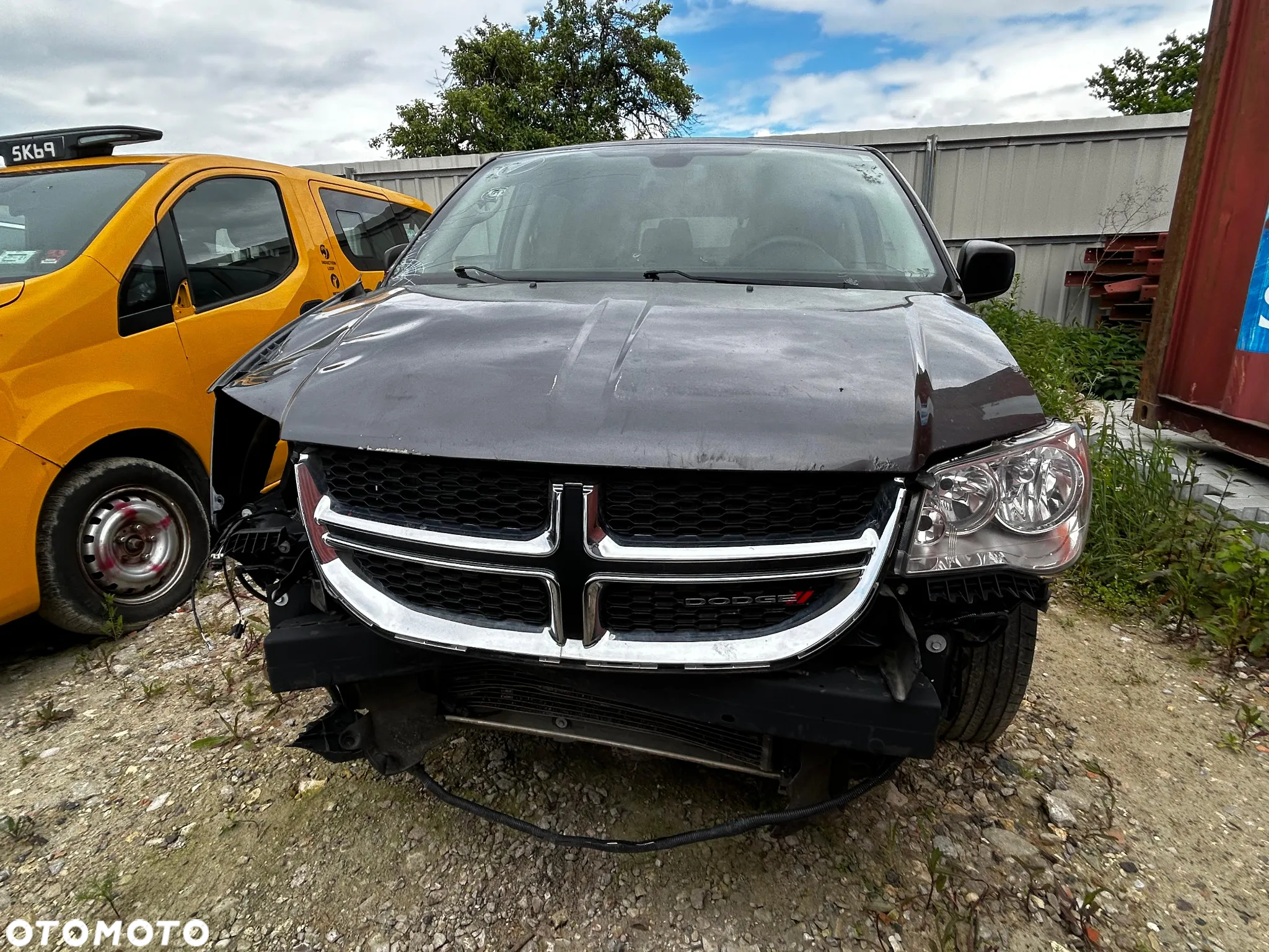 Dodge Grand Caravan - 2