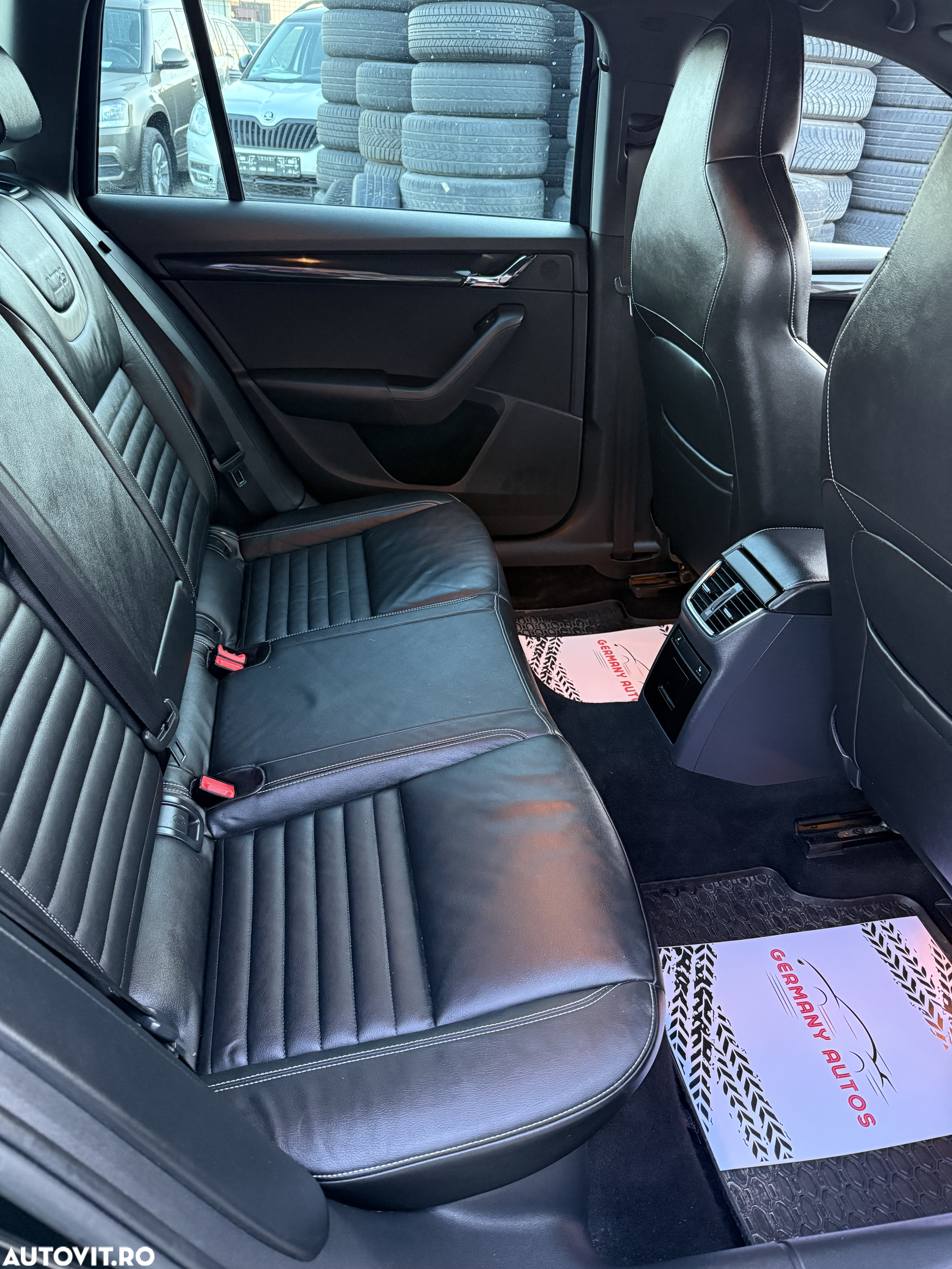 Skoda Octavia 2.0 TDI DSG RS - 8