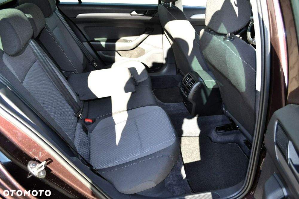 Volkswagen Passat - 19