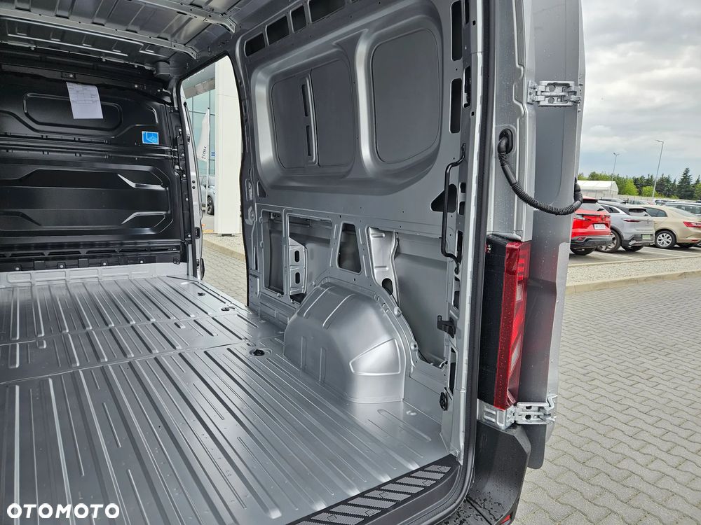 Renault Master Furgon L3H2 2.0dCi 170 AT9 - 10