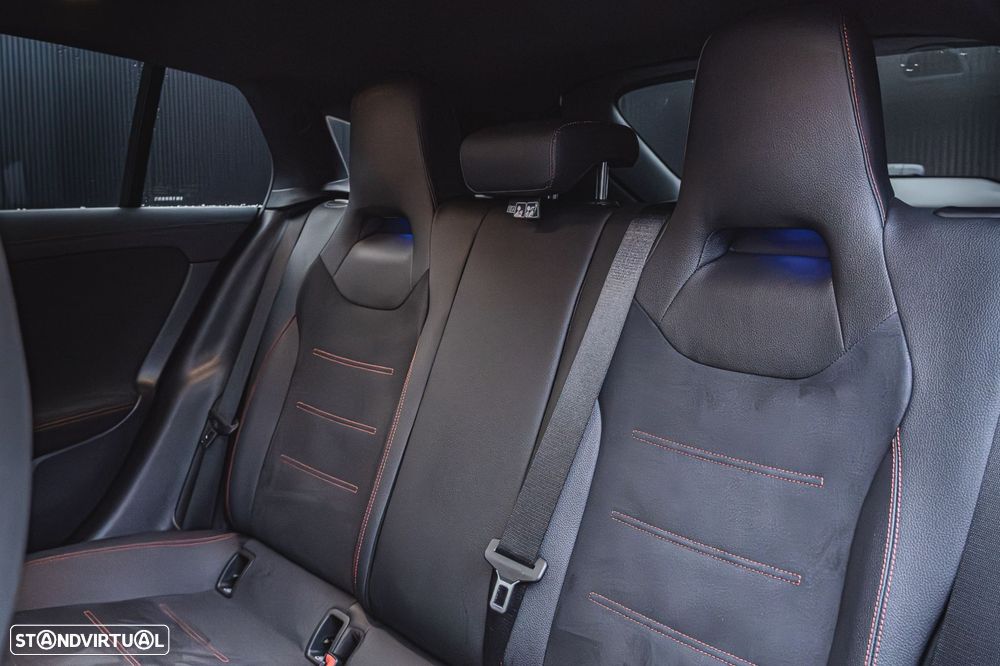 Mercedes-Benz CLA 200 - 27