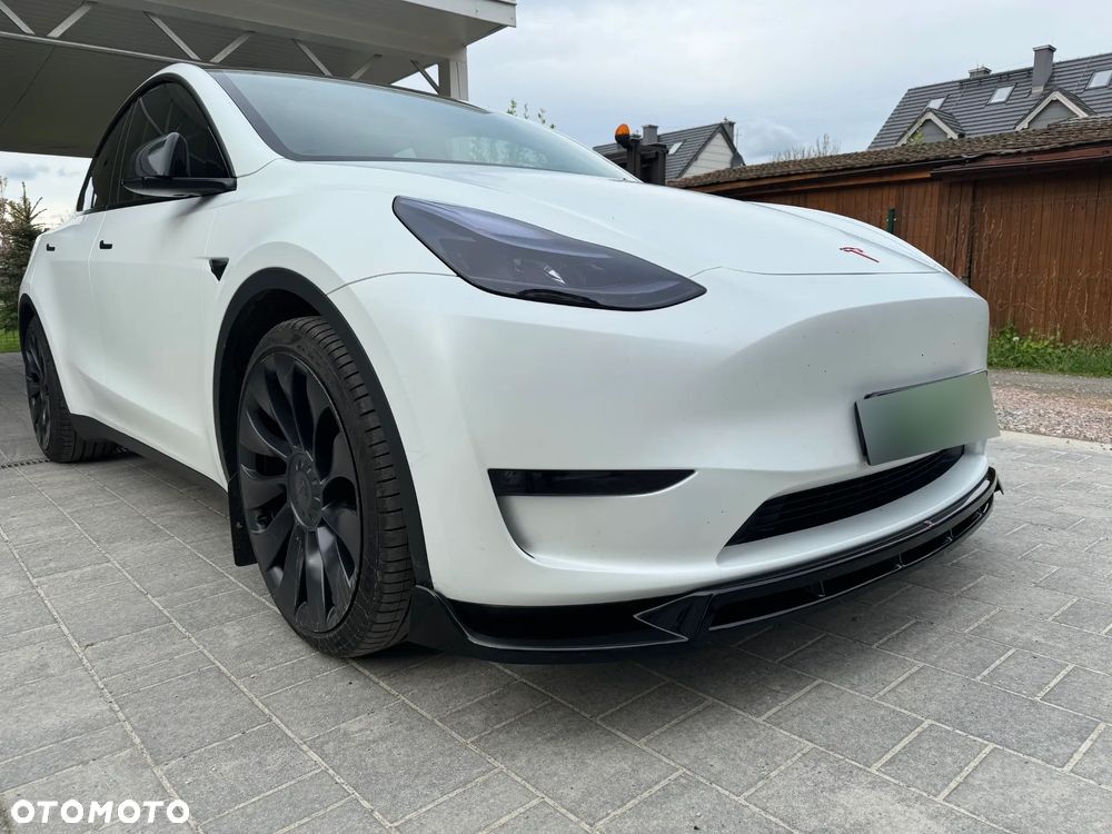 Tesla Y Performance AWD - 5