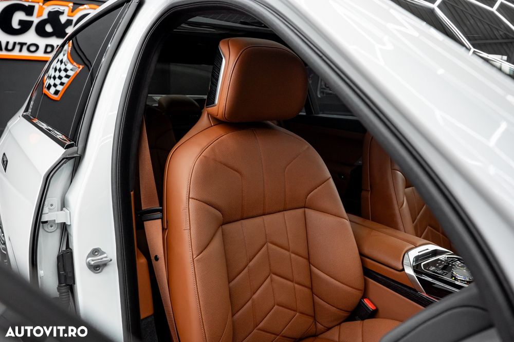 BMW Seria 7 740d xDrive MHEV - 12