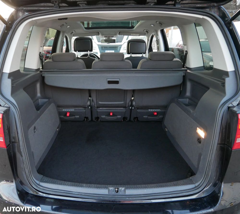 Volkswagen Touran - 11