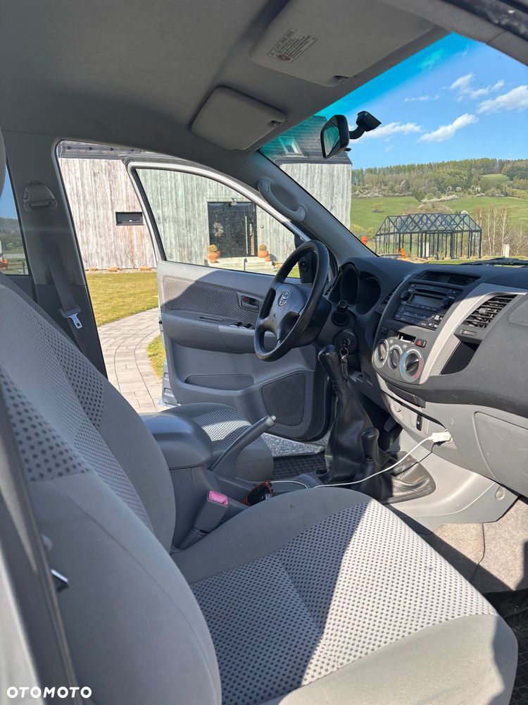 Toyota Hilux 2.5 D-4D DLX - 6