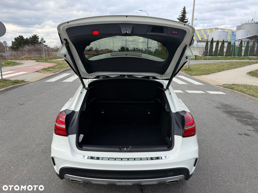 Mercedes-Benz GLA 180 7G-DCT UrbanStyle Edition - 16
