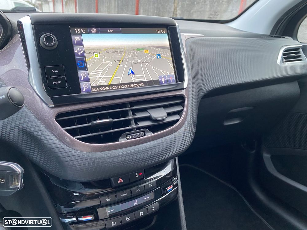 Peugeot 2008 1.2 PureTech Allure - 12