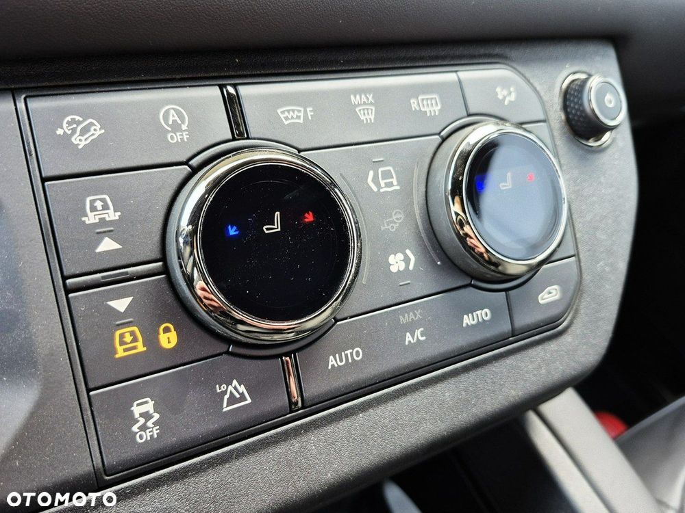 Land Rover Defender - 38