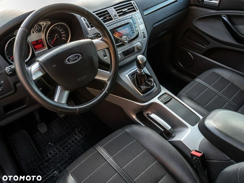Ford Kuga 2.0 TDCi 2x4 Titanium - 16