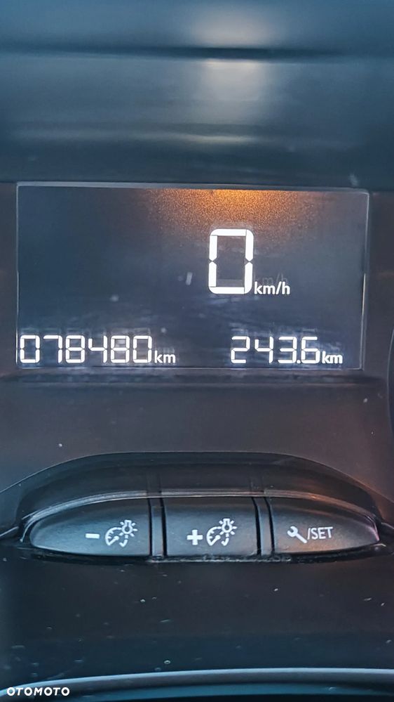 Peugeot 2008 1.2 Pure Tech Style S&S - 25