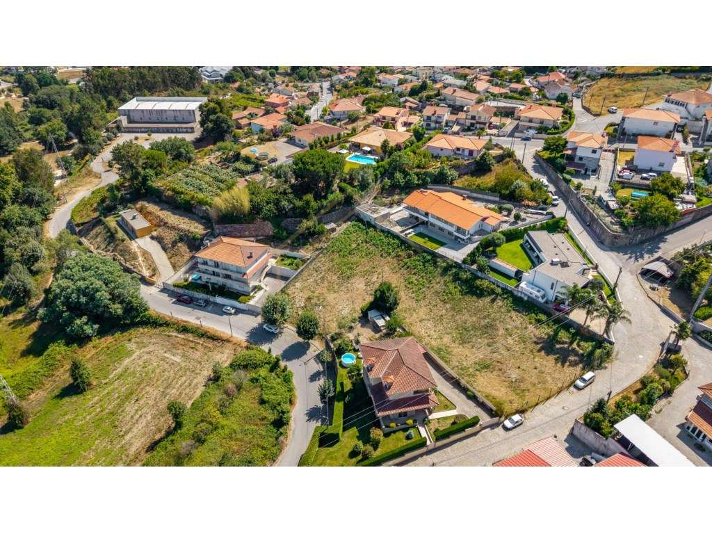 Lote de Terreno para Construção com 1030 m2 em Lordelo, Guimarães - Grande imagem: 3/8