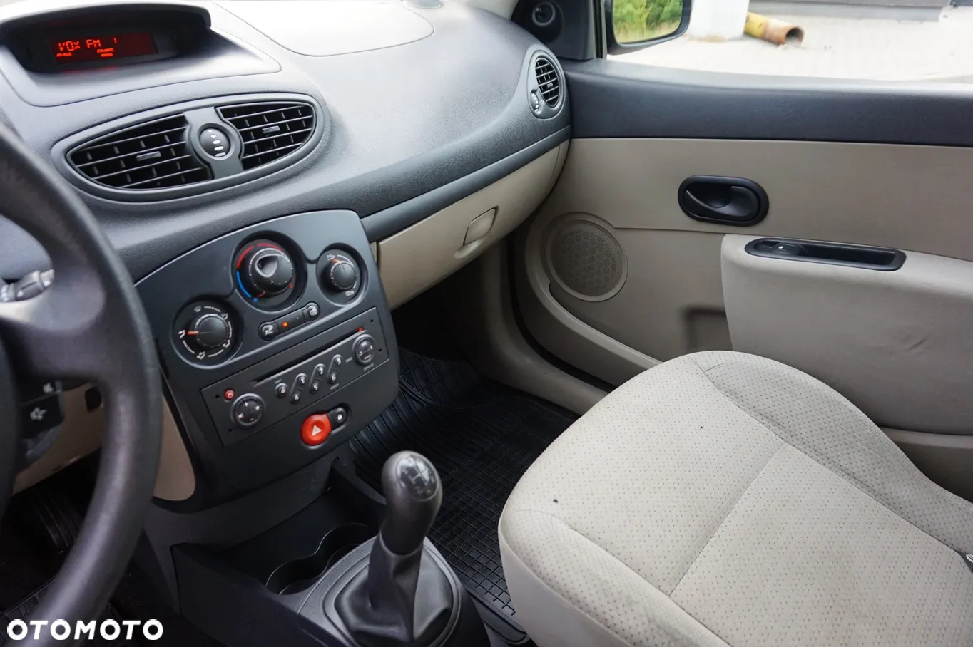 Renault Clio - 32
