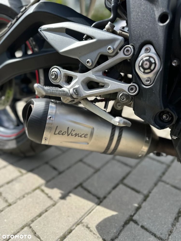 Triumph Street Triple - 9
