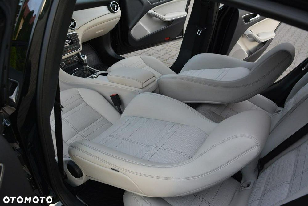 Mercedes-Benz GLA 200 Urban - 22