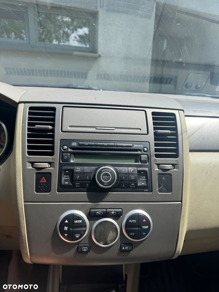 Nissan Tiida - 10