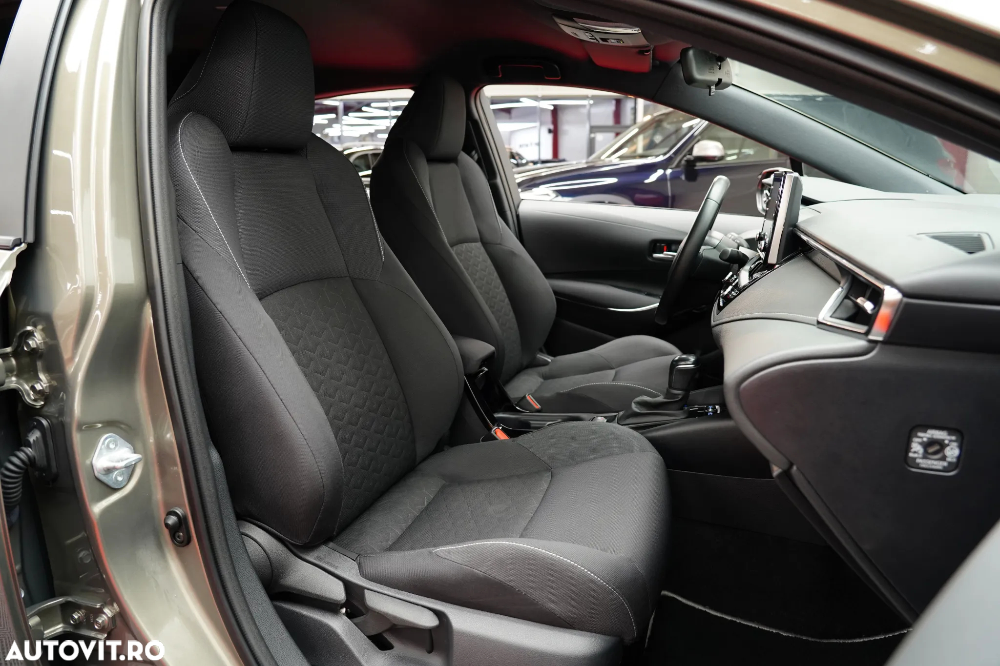 Toyota Corolla 1.8 HSD Dynamic - 8