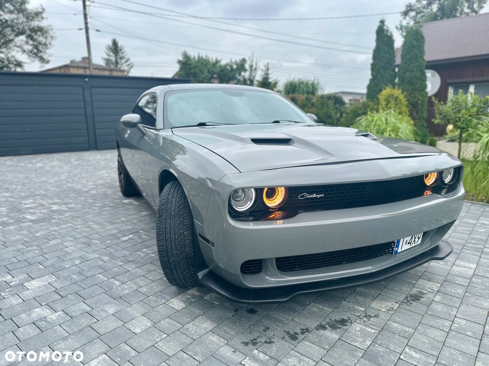 Dodge Challenger - 2