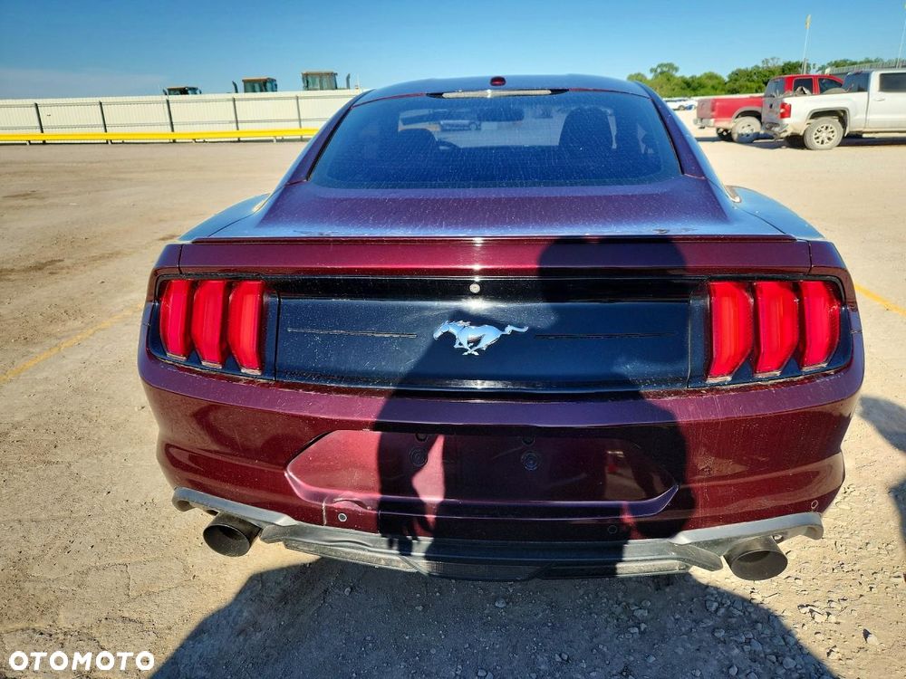 Ford Mustang - 6