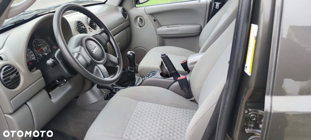 Jeep Cherokee 2.4 Sport - 6
