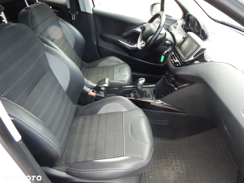 Peugeot 2008 1.2 Pure Tech GPF Allure S&S - 13