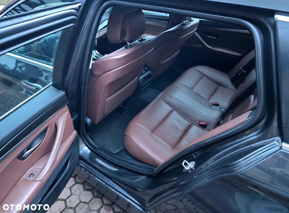 BMW Seria 5 520d Luxury Line - 9