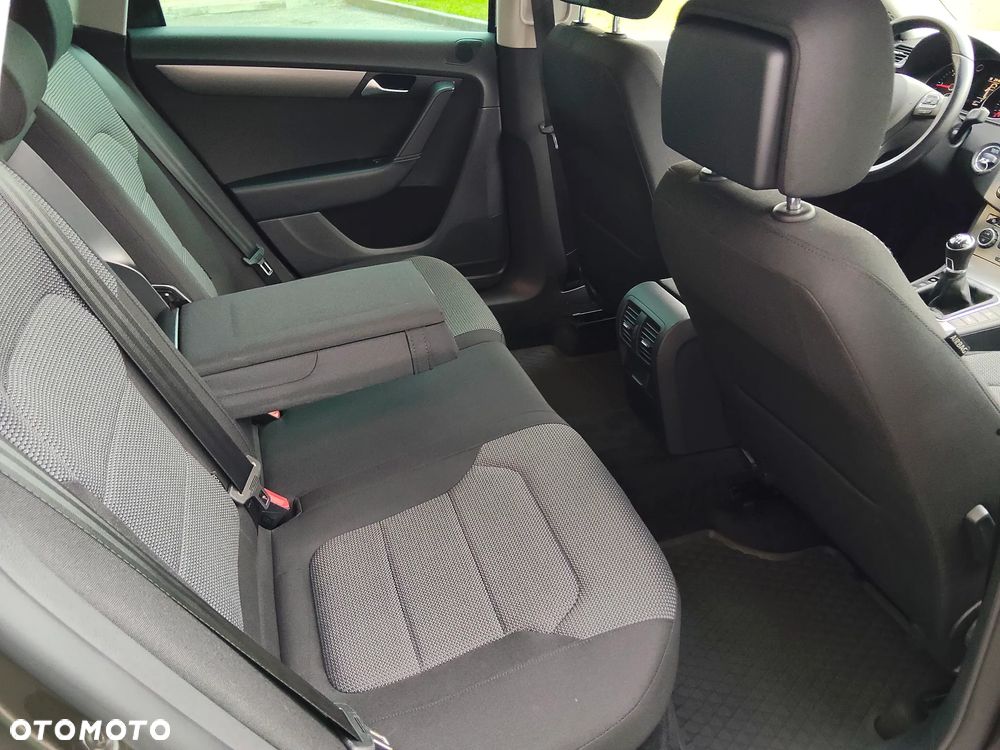 Volkswagen Passat Variant 2.0 Blue TDI SCR Highline - 27