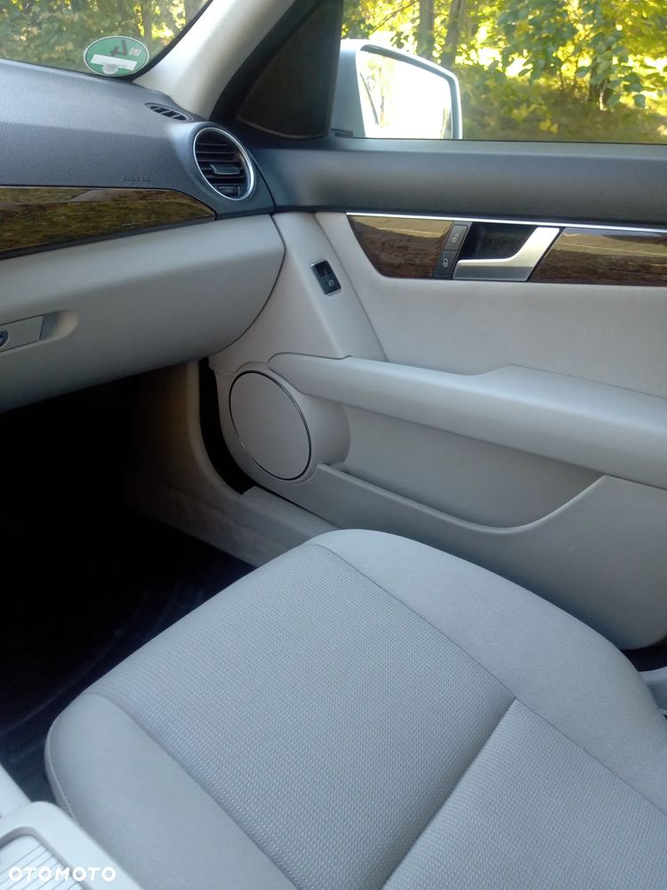 Mercedes-Benz Klasa C 180 (BlueEFFICIENCY) 7G-TRONIC Avantgarde - 12