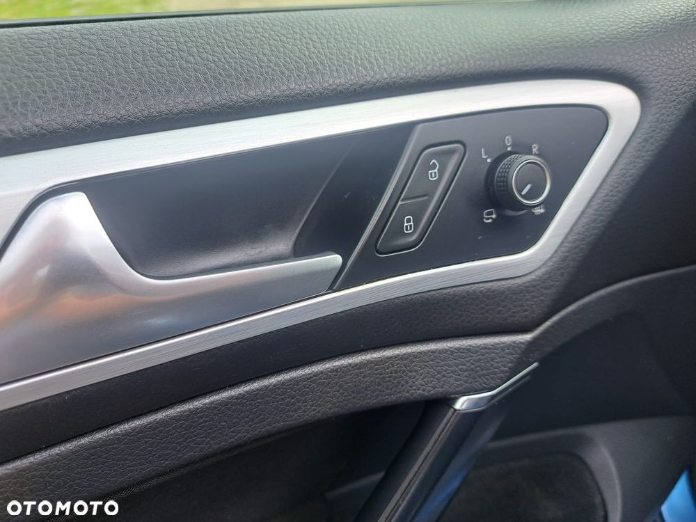 Volkswagen Golf - 24