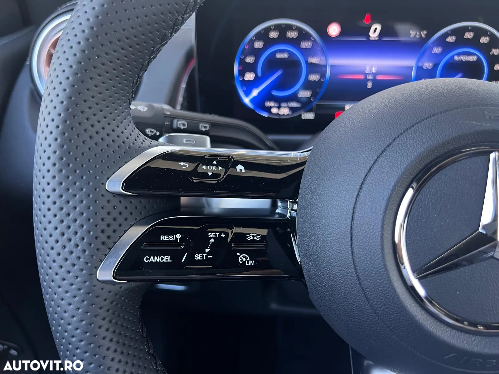 Mercedes-Benz EQB 300 4MATIC - 9