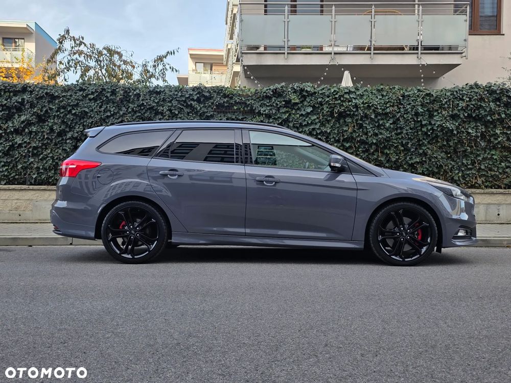 Ford Focus ST - 8
