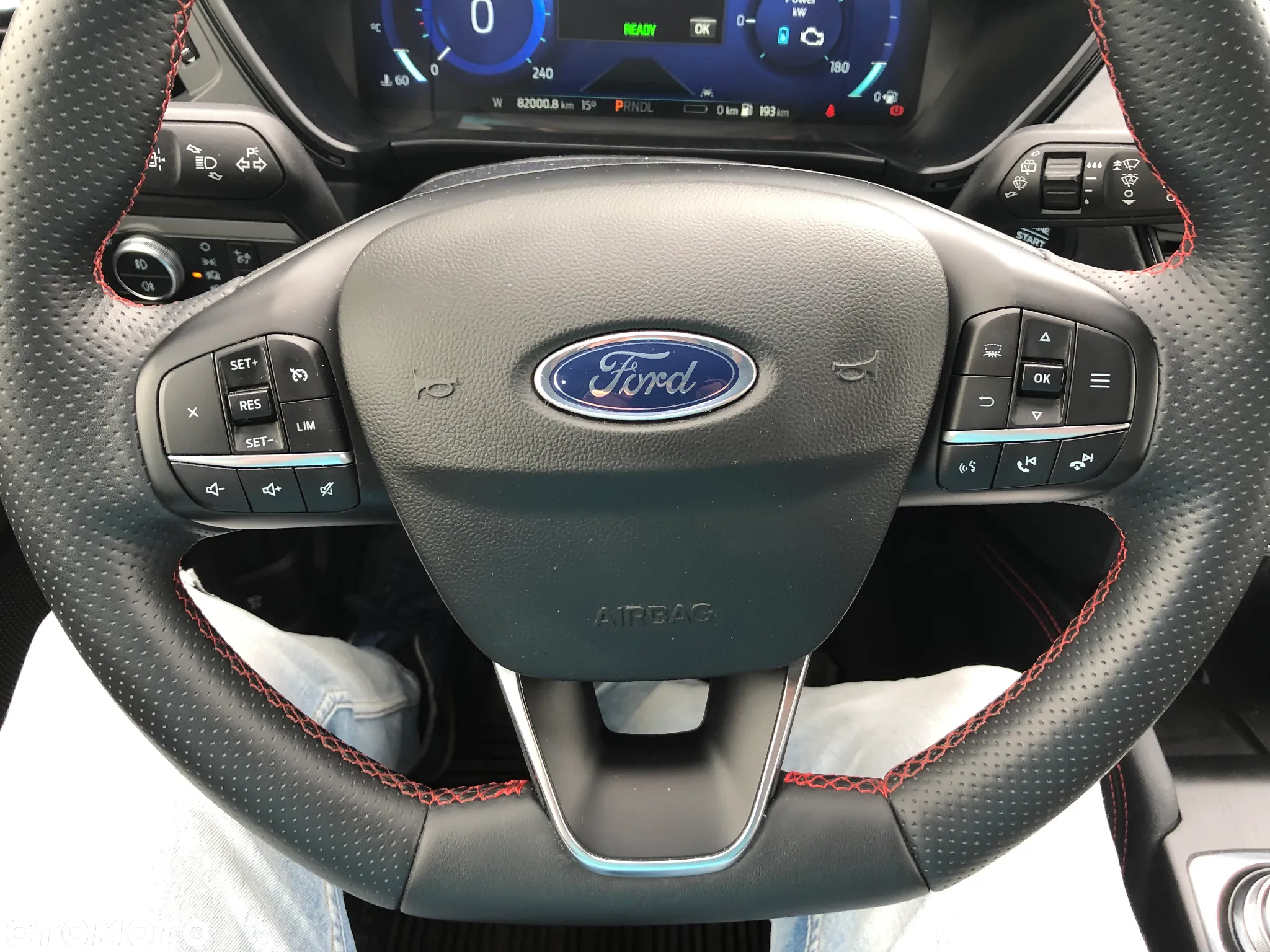 Ford Kuga - 17