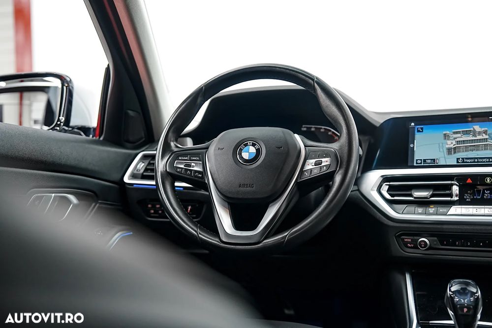 BMW Seria 3 318i Aut. - 29