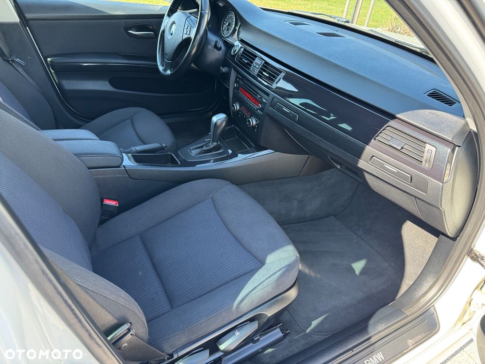 BMW Seria 3 318d DPF Edition Lifestyle - 25