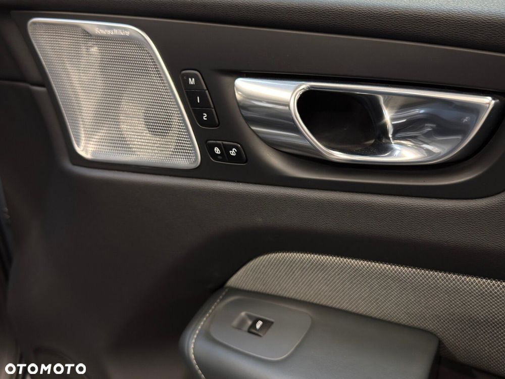 Volvo XC 60 B5 B AWD R-Design - 28