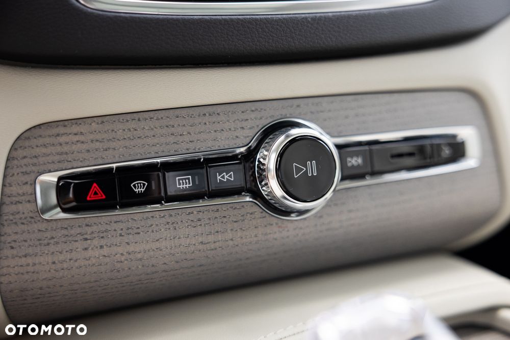 Volvo XC 90 T8 AWD Plug-In Hybrid Inscription 7os - 36