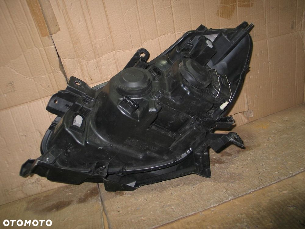 Lampa przod renault clio 3 III 05-12r. 8200261612 europa - 11